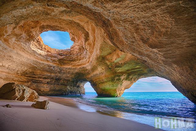 Alu pludmale Algarvē Portugālē... Autors: Fosilija Neparastākās pludmales pasaulē.~!