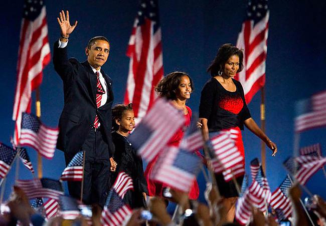 Baraks Obama uzvar 2008 gada... Autors: uibis Desmit gades ievērojamākie foto 1.daļa