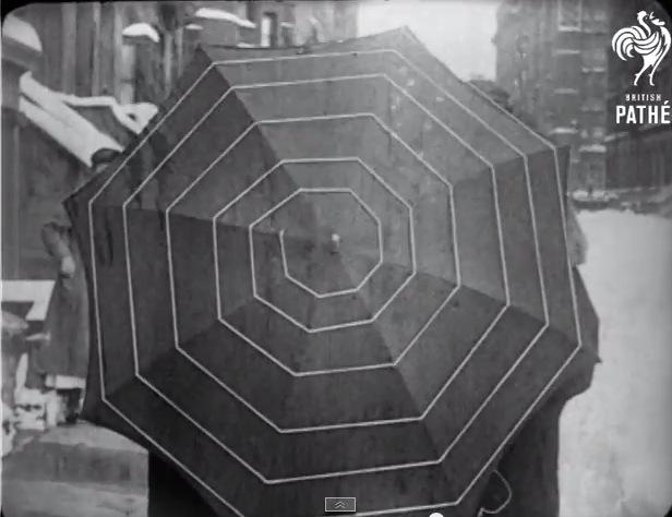 Tiek izvilkts lietusargs kuram... Autors: Werkis2 Mobilais telefons 1922. gadā un laika ceļotāji?