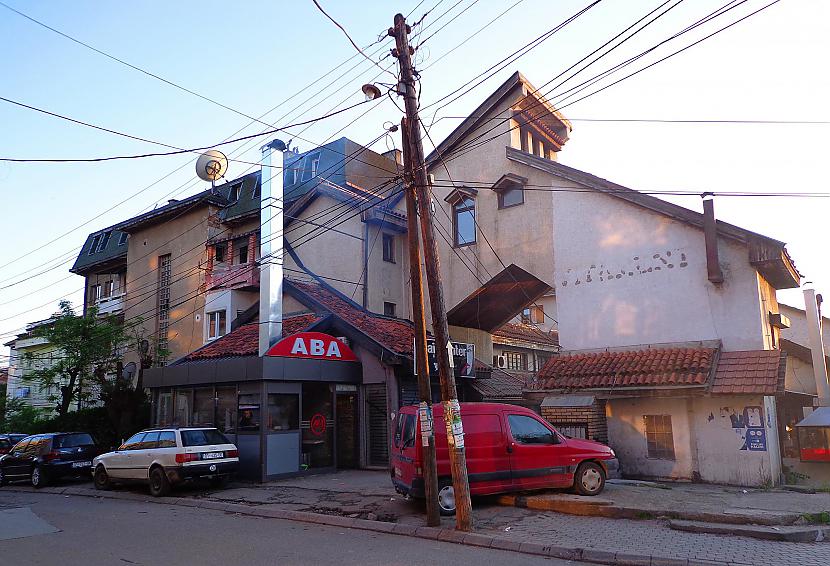 Pa starpu tam visam uz ielām... Autors: Pēteris Vēciņš Kosova 1. daļa: Newborn. Jaundzimusī valsts Kosova un tās galvaspilsēta Priština
