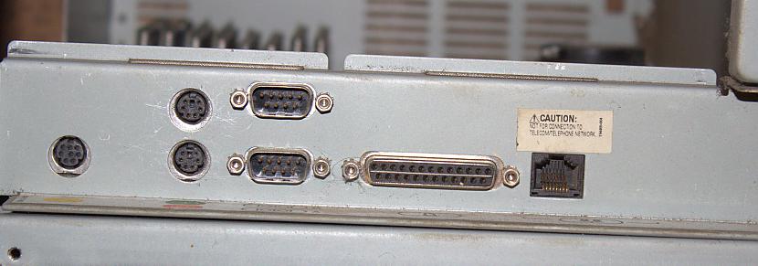 PS2 peles un klaviatūras ports... Autors: Werkis2 Vecs serveris Compaq Deskpro 6000
