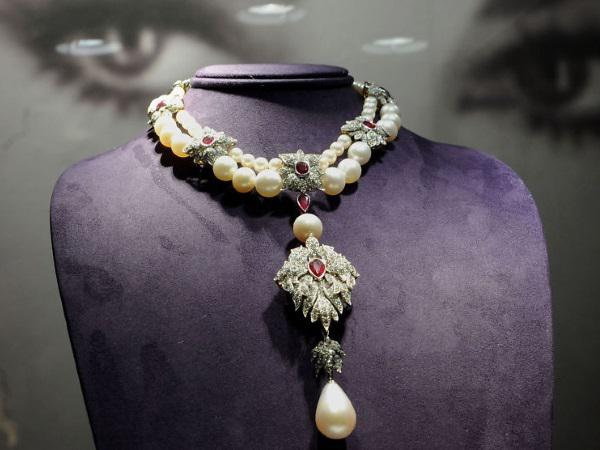La Peregrina pērle iespējams... Autors: Vampire Lord Slaveni nolādēti priekšmeti