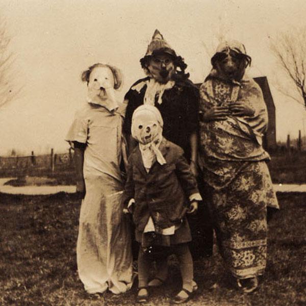 Ģimene Helovīna kostīmos 1890... Autors: Fosilija Baisas un reālas bildes no pagātnes 2