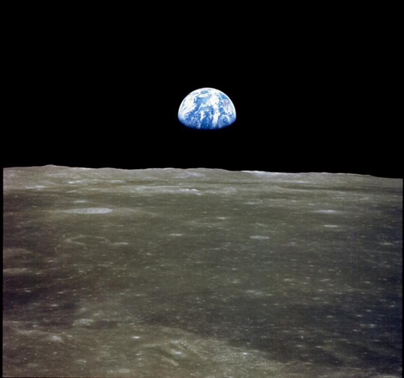 Pirmā Zemes fotogrāfija no... Autors: kaķūns 10 pasaulei svarīgi notikumi PIRMOREIZ un TAGAD