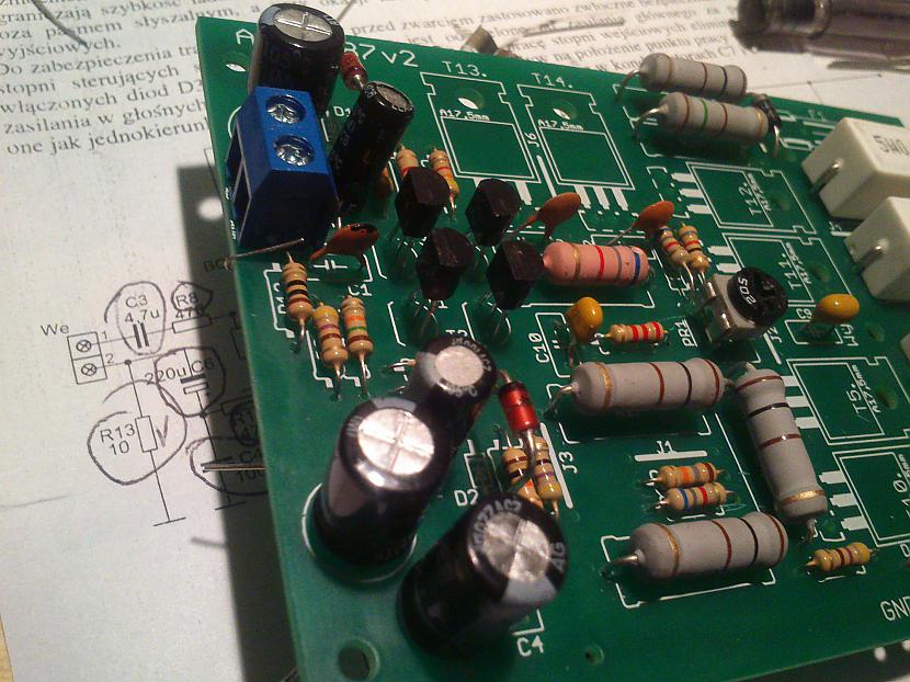 Te daži kondensatori un mazi... Autors: Zigmars R Diy kit pastiprinātājs.