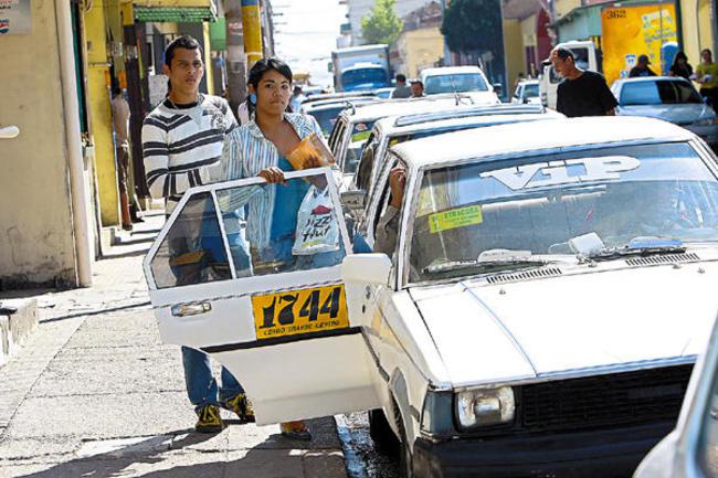 Hondurasā ar taxi var nokļūt... Autors: kaķūns Ko var nopirkt par 80 centiem visapkārt pasaulei?