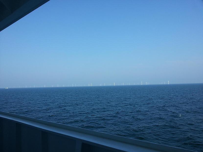 Vēja ģeneratori jūrā tuvumā... Autors: Pliiners Lielceļu karaļi