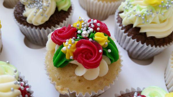  Autors: DarkWitch Colorful Cupcakes