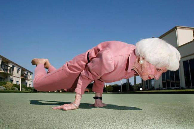 Attēlā redzamā sieviete ir 89... Autors: Neticamaiss 20 seniori, kuri reāli izbauda dzīvi. Gribētu tādas vecumdienas!