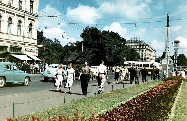 Brīvības iela 50tie gadi Autors: Neticamaiss Rīga pirms 50 gadiem krāsainās fotogrāfijās