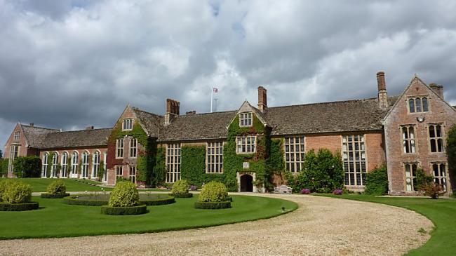 Littlecote House Hotel Anglija... Autors: Neticamaiss 10 populāras viesnīcas, kuras apmeklē arī spoki