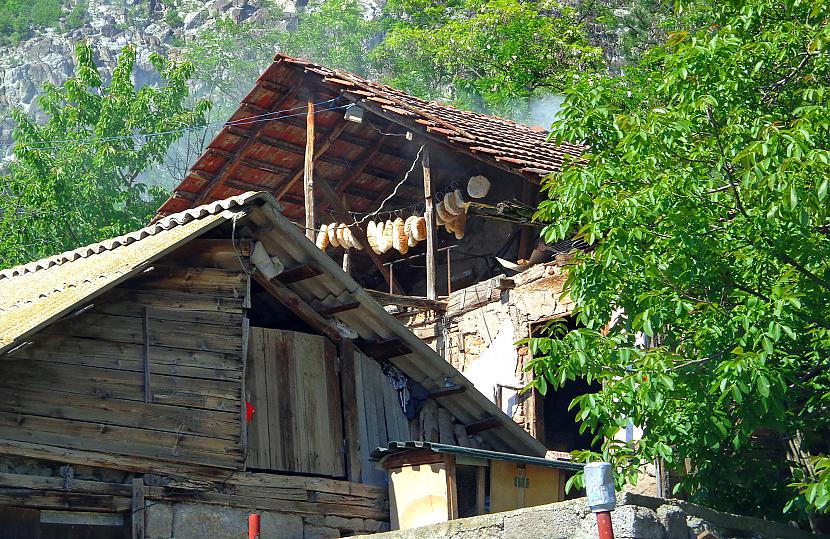 Jā dažos ciemos mājiņas ir... Autors: Pēteris Vēciņš Kosova 2. daļa: Kosovas problēmu kamols: Ziemeļkosova-Mitrovica.