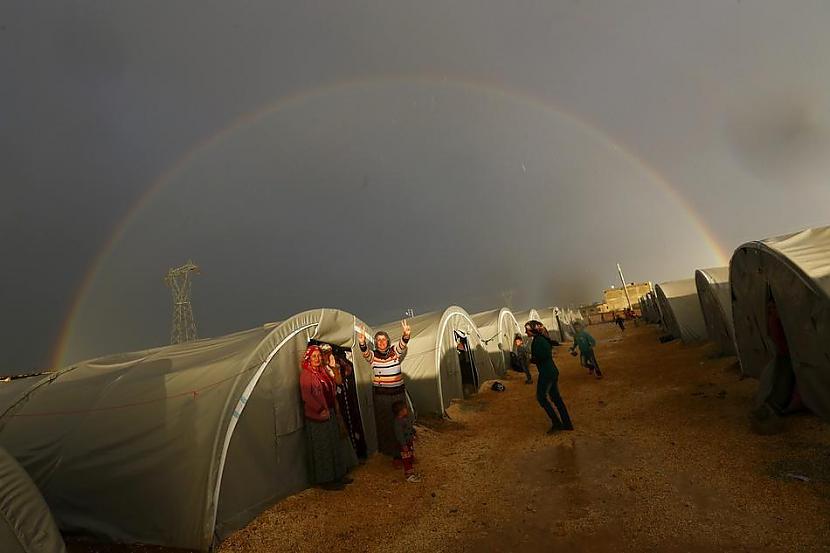 Kurdu bēgļi no Sīrijas... Autors: 3FckingUnicorns 2014.gada spēcīgākās bildes.
