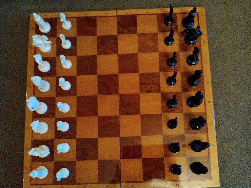 Kaut kādi punktiņi Autors: spiegs007 PSRS laika šaha galdiņš ar figūriņām