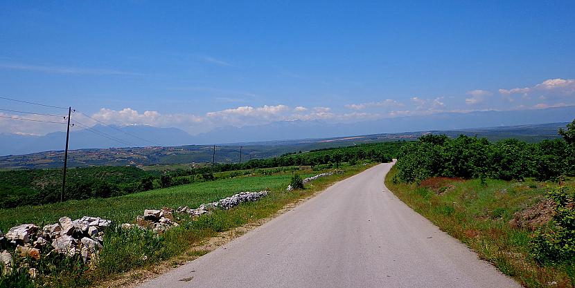 Pametam Miruscaronas ieleju un... Autors: Pēteris Vēciņš Kosova 3. daļa: Nolādētie kalni un Kosovas  Šveice - Rugova.