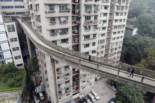 Tilts starp mājām Ķīnā Autors: MazAa888 Kaut kas neparasts