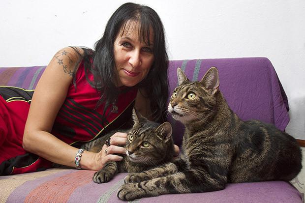  Autors: Fosilija Sieviete, kas ir precējusies oficiāli ar diviem kaķiem
