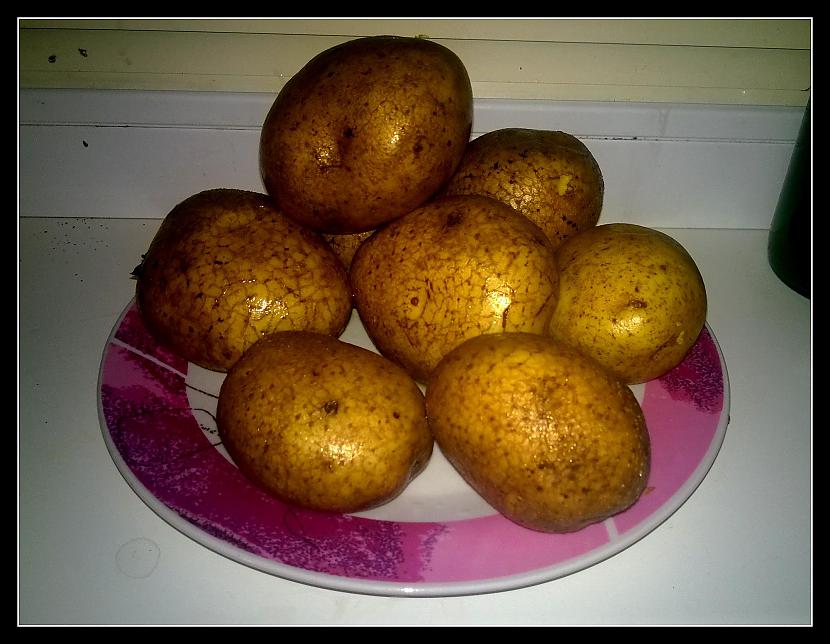Kartupeļus kārtīgi nomazgājam... Autors: Eguciiiite Kartupeļu daiviņas