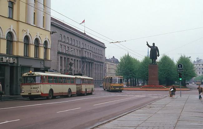 Ļeņina piemineklis uz Brīvības... Autors: Neticamaiss 40 vietas un lietas Rīgā, kuru vairs nav