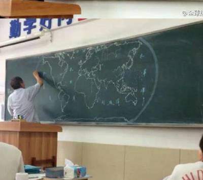  Autors: Neticamaiss Ģeogrāfijas skolotājs uzzīmēja pasaules karti pēc atmiņas.
