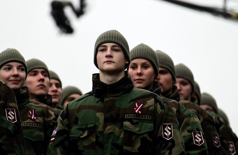 Apskatot 1 variantu var... Autors: super mario14 Latvijas sagatavotība, armija ,ieroči un obligātais militārais dienests.