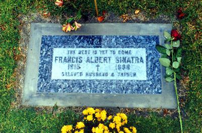 Frenks Sinatra atdusas... Autors: kaķūns Pasaulslavenu cilvēku kapavietas