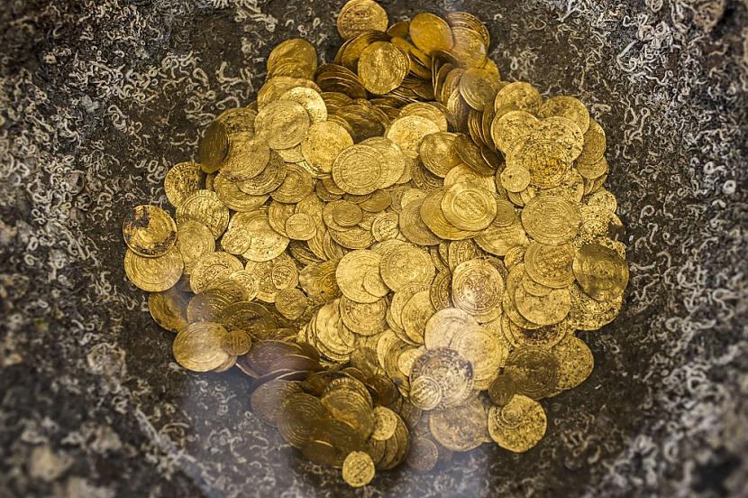  Autors: kikitrol Vidusjūrā pie Izraēlas atrod 2000 zelta monētu