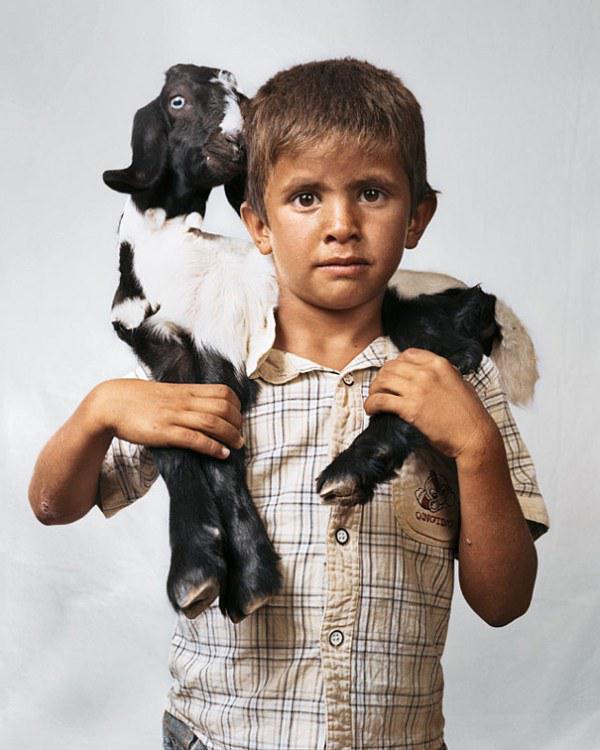 Bilals 6 gadi Wadi Abu Hindi... Autors: suņkāpurs Kur guļ bērni - pārsteidzošas fotogrāfijas