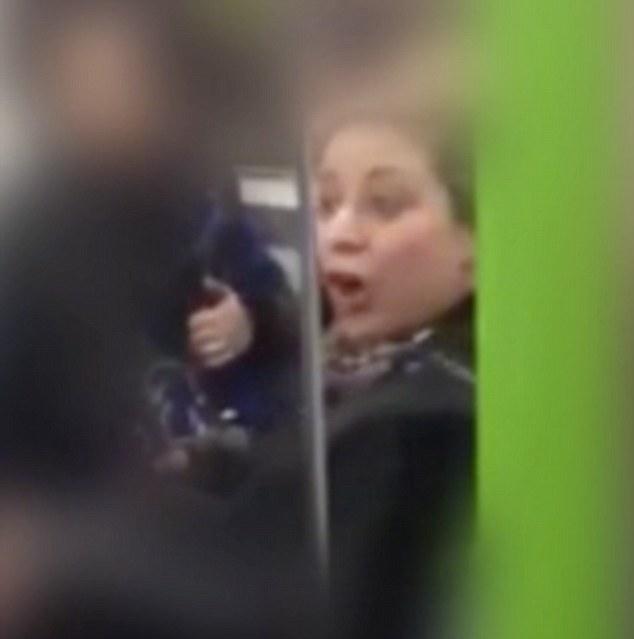 Pie velna nesēdi manā vagonā... Autors: matilde Sievietei metro 'aizvērās', apkaunojoši!