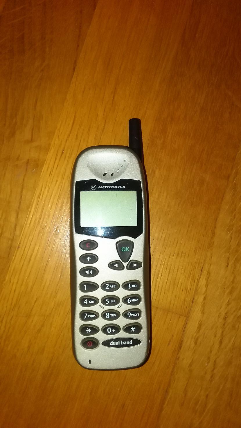 Motorola Kad dabūju scarono... Autors: Emchiks Mobīlo telefonu ēra!