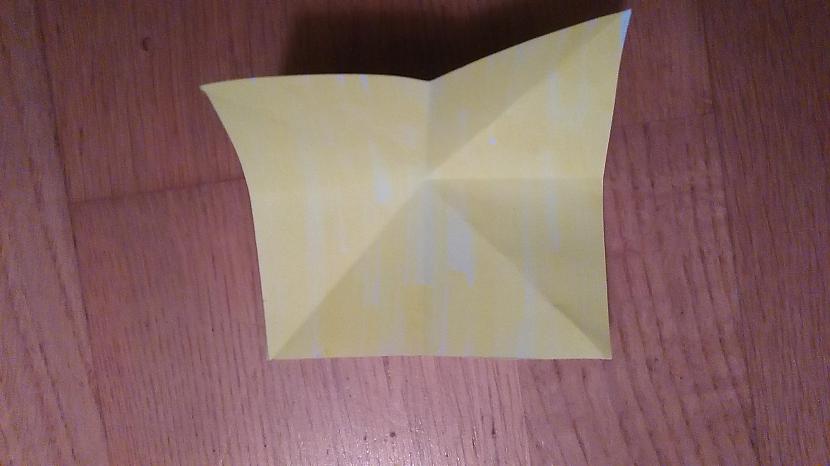 Paņemam lapiņu un pārlokām... Autors: Emchiks Origami "ninja star"