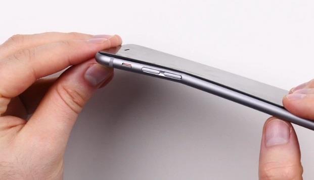 nbsp nbsp iPhone 6 Plus... Autors: Laciz Galaxy S6 Edge lokās tik pat viegli kā iPhone!