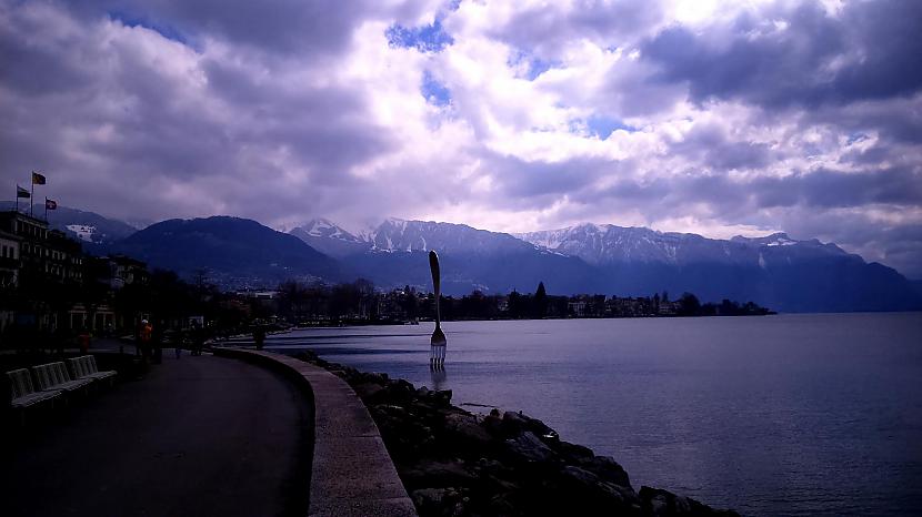 Skats gar ezeru ar skatu uz... Autors: Lords Lanselots Pastaiga pa Šveici - Vevey