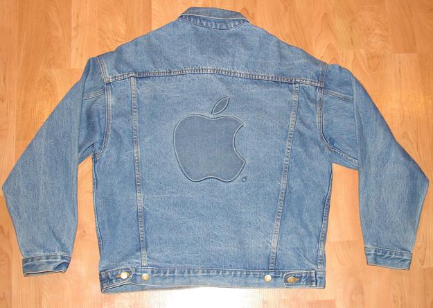 1980gadu Apple džinsu jaka ... Autors: Sviesturs 15 produkti kurus pērk dēļ zīmola