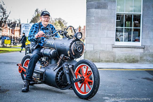 Dīvainais izgudrojums tika... Autors: Lords Lanselots Motocikla darbināšanai izmanto ogles!!!!!!!!