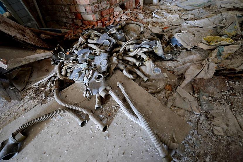 Černobiļa un tās apkārtne... Autors: Heroīns14 Šokējoši - Kā izskatās pamests ciems netālu no Černobiļas avārijas vietas.