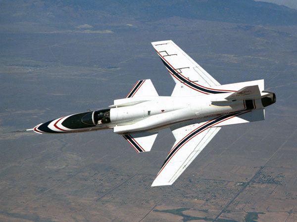 nbsp nbspScaronī... Autors: Mao Meow Grumman X-29 – neparastā dizaina lidmašīna!