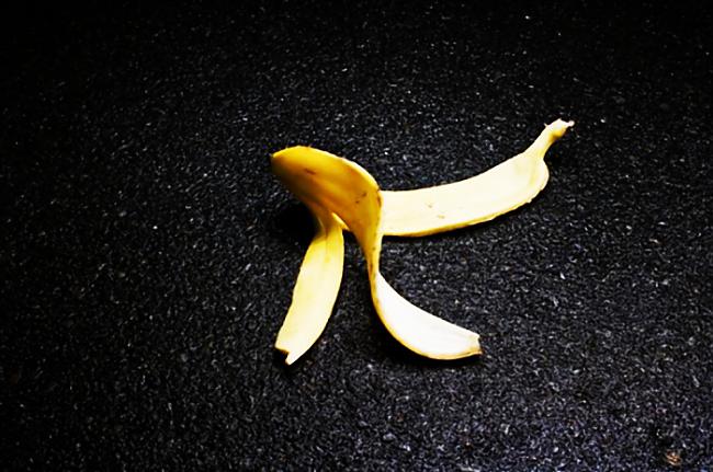 Lai noskaidrotu cik slidena ir... Autors: Prāta Darbnīca Cik slidena patiesībā ir banāna miza?