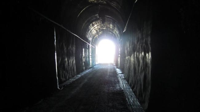 Gaisma tuneļa galāNe visi... Autors: Sin3 Ko tu redzi kad mirsti?