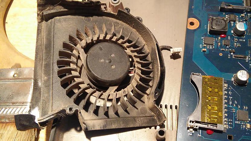 Ventilators arī drusku... Autors: Zigmars R Portatīvā Samsung R538 tīrīšana.