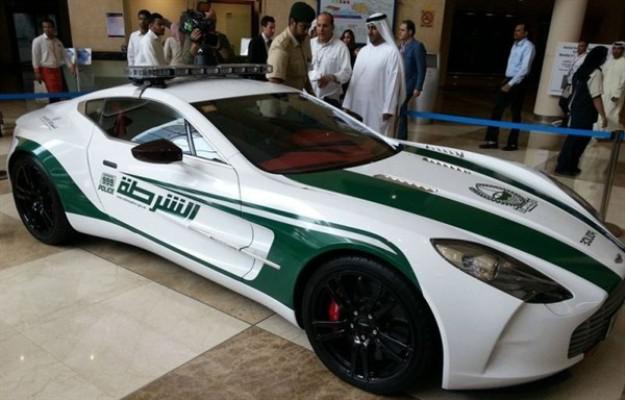 Aston Martin One77Lai... Autors: deins12345 Ar Dubajas policiju joki mazi!