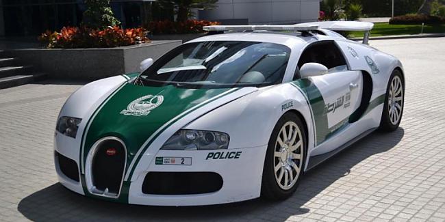 Bugatti Veyron Autors: deins12345 Ar Dubajas policiju joki mazi!