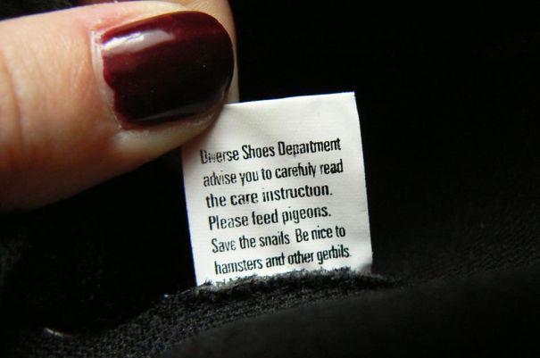 Kurpju nodaļā iesaka jums... Autors: Mao Meow Dizaineru asprātības uz drēbju birkām! 2. daļa