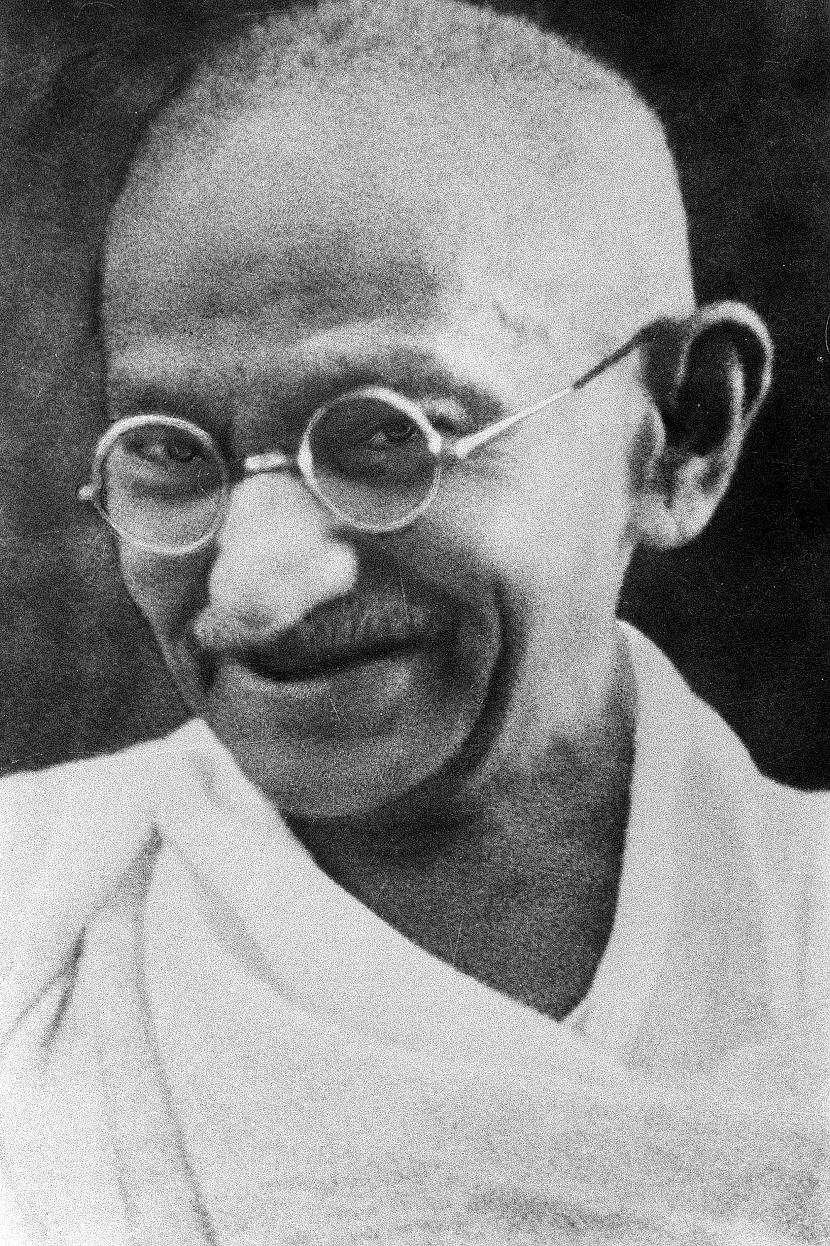 Mahatma GandijsMohandass... Autors: REDĪSS Pasaulslaveni atentāti ,kuri izdevās.