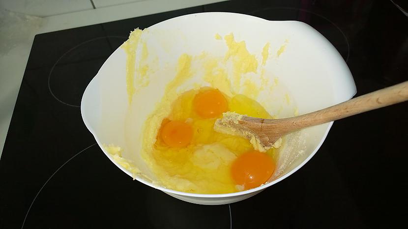 Pievienojam olas  kārtīgi... Autors: peljuxs Ābolu pīrāgs - ātri.