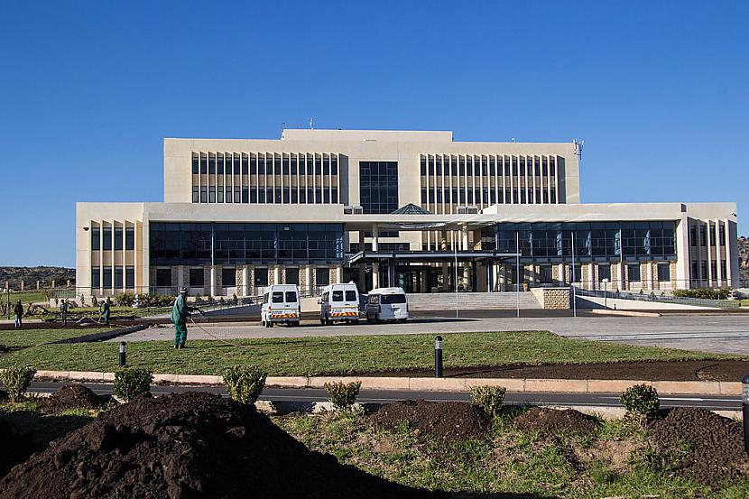 Parlamenta ēka Maserū Autors: Sulīgais Mandarīns Lesoto - augstākā valsts pasaulē