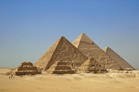 Heopsa piramīda Gīzā Ēģiptē... Autors: paulabogdanovica Septiņi pasaules brīnumi