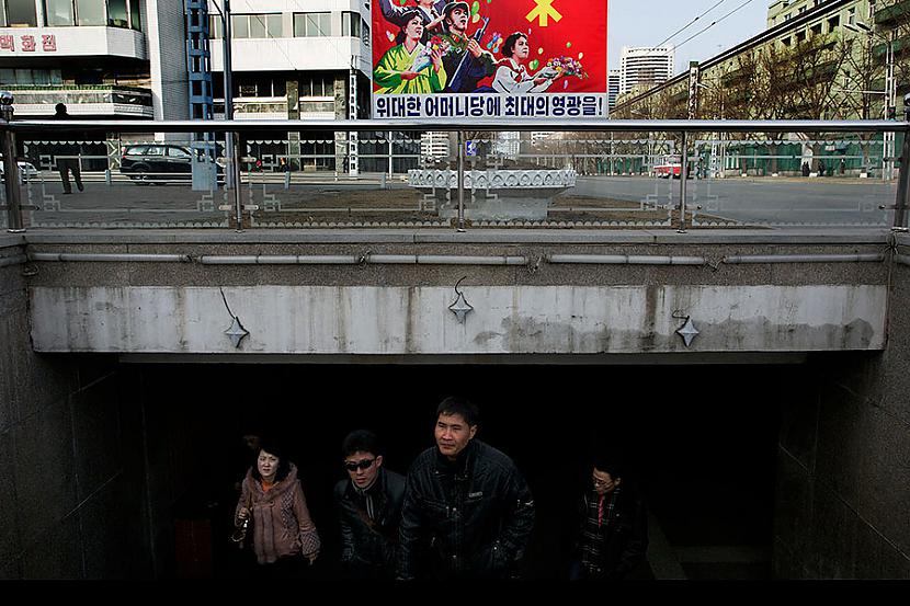 Cilvēki izknāk no metro... Autors: Laitinen Kadri no Ziemeļkorejas.