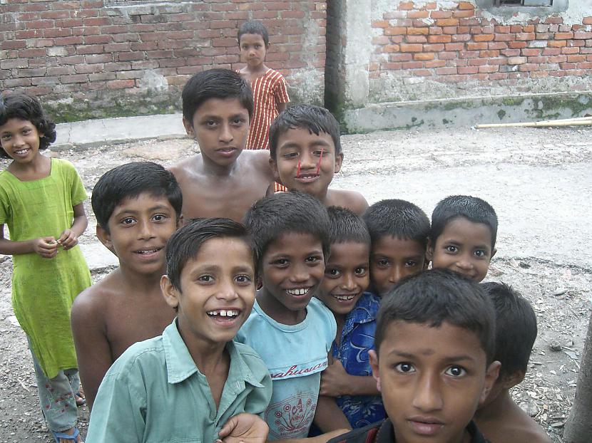 Bangladescaronā cilvēki... Autors: Sulīgais Mandarīns Bangladeša - valsts, kurā  temperatūra nav zemāka par 0°C
