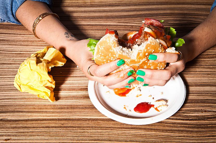 5 Garscaronvielām bagāts... Autors: im mad cuz u bad Cik tad īsti veselīga ir McDonald's pārtika?